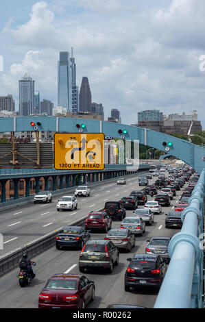 Un ingorgo sull'Ben Franklin Bridge. Foto Stock