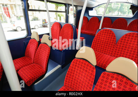 Un nuovissimo autobus a due piani consegnato di recente agli operatori Brighton e Hove. REGNO UNITO. Foto Stock