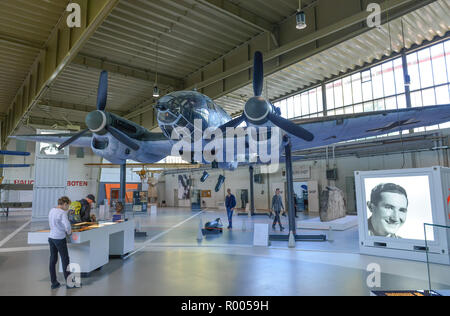 Heinkel HEY 111, mostra, hangar 3, militare-museo storico, airfield, Gatow, Berlino, Germania, Heinkel He 111, Ausstellung, Hangar 3, Militaerhi Foto Stock