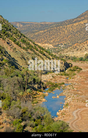 Vista Ankrime da Tamzergourte nella parte inferiore delle montagne Atlas a nord di Agadir, Souss-Massa, Marocco. Foto Stock