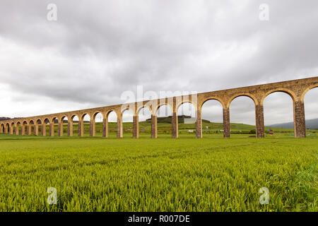 Acueducto de Noain nei pressi della città di Pamplona, Navarra, Spagna Foto Stock