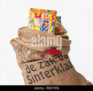 Aa grande sacco pieno di regali (traduzione sul sacchetto ' il sacchetto di Sinterklaas), per l'olandese Sinterklaas festeggiamenti Foto Stock