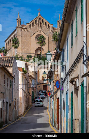 Chiesa parrocchiale Transfiguració del Senyor, Artà, Maiorca, isole Baleari, Spagna, vista dal carrer de Son Servera Foto Stock