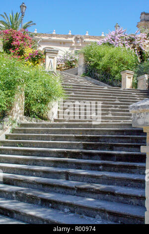 Passi per la cattedrale barocca di San Giorgio, Modica, Sicilia, Italia Foto Stock