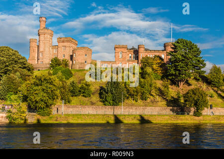 Castello di Inverness e il fiume Ness, Highlands scozzesi Foto Stock