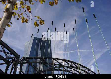 Windhalme, installazione Flußwind, Klimaroute der Stadt Frankfurt, Hafenpark, Deutschherrenbrücke, Europäischen Zentralbank, EZB, Francoforte Foto Stock