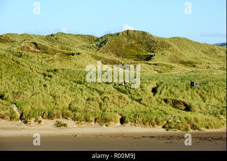 Due passeggiate a cavallo nella sabbia , dunnes Bundoran, Co Donegal, Irlanda Foto Stock