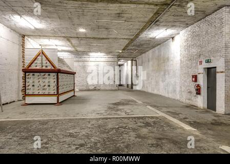 Wien, Flakturm, Kunstdepot des MAK - Vienna, Flak Tower, deposito di arte del Museo di Arti Applicate Foto Stock