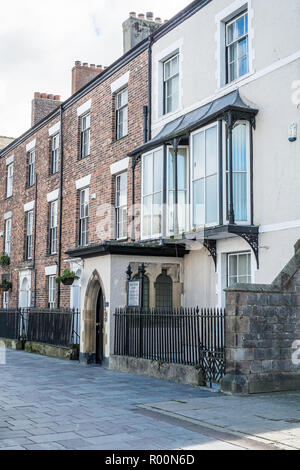 Cittadina Georgiana edifici a Caernarfon, Galles del Nord, Regno Unito Foto Stock