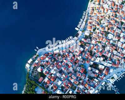 Vista aerea di Ermioni mare marina nel mare Egeo, Grecia. Foto Stock