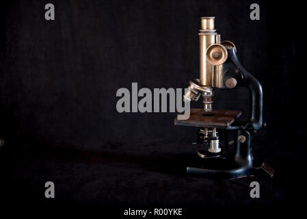 In ottone antico microscopio Foto Stock