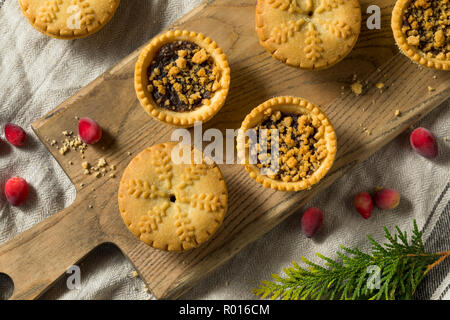 In casa Mini pasticci di carne macinata per le vacanze Foto Stock