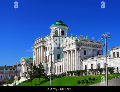 Classico edificio del tardo XVIII secolo con rotunda, colonne ed archi Foto Stock