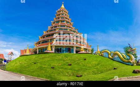 Paesaggio di Wat Huay Pla Kung tempio con dragon simbolo della destinazione di viaggio la famosa Place attrattive religiose della provincia di Chiang Rai, settentrionale di Foto Stock