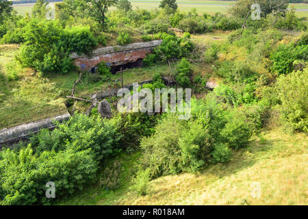 Corridoio interno della fortezza abbandonata di Toruń Fortezza (Prussia Festung Thorn) in Polonia centrale. Foto Stock