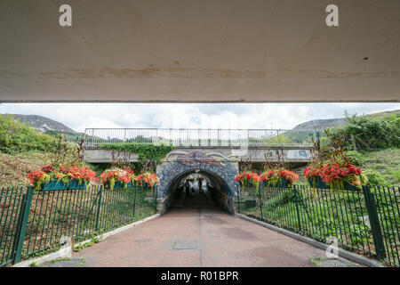 Penmaenmawr sottopassaggio alla città sulla costa settentrionale del Galles REGNO UNITO Foto Stock