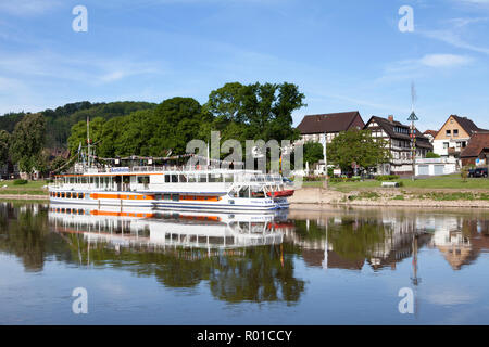 Nave passeggeri Karlshafen, Bodenwerder, luogo di nascita del barone Muenchhausen, Weserbergland, Bassa Sassonia, Germania, Europa Foto Stock