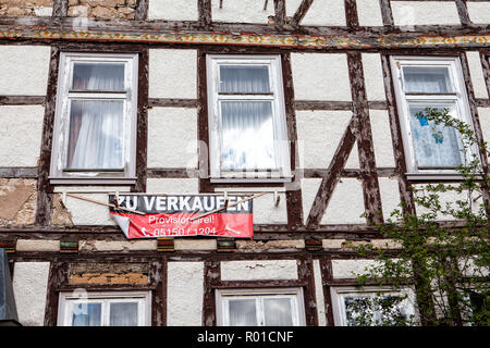 Casa in vendita, cattiva condizione, Bodenwerder, Weserbergland, Bassa Sassonia, Germania, Europa Foto Stock