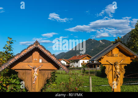 Cimitero della piccola città bavarese di Wallgau, alta Baviera, Baviera, Germania, Europa Foto Stock