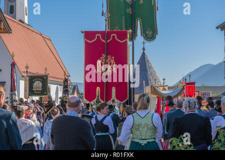 I gruppi locali in costume, celebrazioni di ringraziamento, Wallgau, Baviera, Germania, Europa Foto Stock