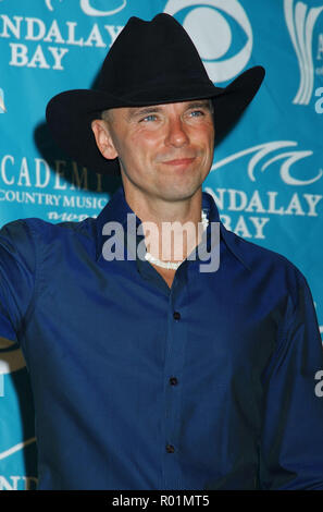 Kenny Chesney al quarantesimo Accademia annuale dei premi di musica country (ACM) tenutosi a Mandalay Bay Resort & Casino di Las Vegas. 17 maggio 200506 ChesneyKenny21 Red Carpet Event, verticale, STATI UNITI D'AMERICA, industria cinematografica, celebrità, fotografia, Bestof, arte cultura e intrattenimento, Topix celebrità moda / Verticale, meglio di, evento nella vita di Hollywood - California, moquette rossa e dietro le quinte, USA, industria cinematografica, celebrità, movie celebrità, personaggi televisivi, musica celebrità, fotografia, Bestof, arte cultura e intrattenimento, Topix, headshot, verticale, una persona, dall'anno , 2005, inchiesta tsuni@GA Foto Stock