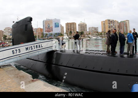 31 ottobre 2018 - 31 ottobre 2018 (Malaga ) il sommergibile Mistral ha fermato al porto di Malaga, a partire da oggi e fino al 2 novembre. Il Mistral sottomarino è il terzo della classe Galerna. Durante il primo semestre di quest'anno ha partecipato all'operazione 'Sea Guardian", dedicato al controllo del traffico marittimo e il rilevamento di attività illecite che possono influenzare la stabilità degli Stati costieri dell'Alleanza atlantica. Il suo equipaggio è composto di 63 uomini e donne, e dopo la sua sosta nel porto di Malaga si continuerà con varie manovre ed esercizi di addestramento. (Credito immagine: Foto Stock