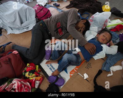 Arriaga, Messico. 26 ott 2018. I migranti resto in Arriaga prima di fare il loro modo a Oaxaca nelle prime ore del mattino. Credito: Lexie Harrison-Cripps/Alamy Live News Foto Stock