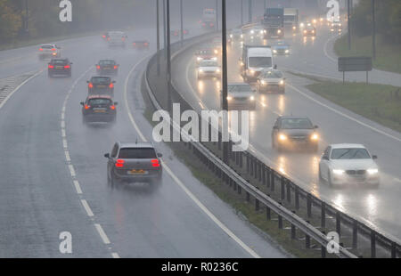 Il traffico sulla A19 a Billingham in ora di punta sotto la pioggia. Regno Unito Foto Stock