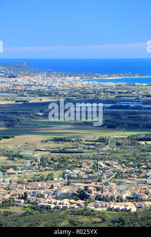 Vista superiore al di sopra di Roquebrune sur Argens e Frejus, 83, Var, Cote d'azur, PACA, Foto Stock