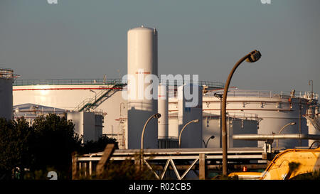 Serbatoi industriali per olio, aria liquida e azoto Foto Stock