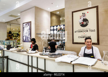 Londra Inghilterra,UK Marylebone,Selfridges Department Store,shopping shopper shopping shop negozi di vendita di acquisto di mercato, negozio al dettaglio negozi business insid Foto Stock