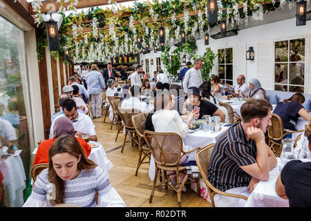 Londra Inghilterra,UK,Marylebone Selfridges Department Store ristorante affollato occupato, tavoli persone mangiare, Foto Stock