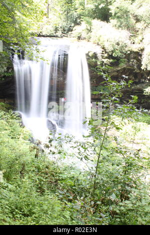 Asciugare cade sul fiume Cullasaja, Pisgah Forest, NC Foto Stock