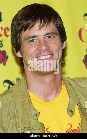 Jim Carrey al Teen Choice Awards presso l'Anfiteatro universale a Los Angeles. Agosto 14, 2005.CarreyJim 03 Red Carpet Event, verticale, STATI UNITI D'AMERICA, industria cinematografica, celebrità, fotografia, Bestof, arte cultura e intrattenimento, Topix celebrità moda / Verticale, meglio di, evento nella vita di Hollywood - California, moquette rossa e dietro le quinte, USA, industria cinematografica, celebrità, movie celebrità, personaggi televisivi, musica celebrità, fotografia, Bestof, arte cultura e intrattenimento, Topix, headshot, verticale, una persona, dall'anno , 2005, inchiesta tsuni@Gamma-USA.com Foto Stock