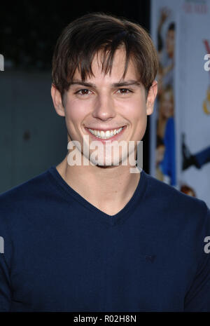 Sean Faris arrivando alla vostra, miniera & la nostra Premiere al Arclight Theatre di Los Angeles. Novembre 20, 2005.FarisSean156 Red Carpet Event, verticale, STATI UNITI D'AMERICA, industria cinematografica, celebrità, fotografia, Bestof, arte cultura e intrattenimento, Topix celebrità moda / Verticale, meglio di, evento nella vita di Hollywood - California, moquette rossa e dietro le quinte, USA, industria cinematografica, celebrità, movie celebrità, personaggi televisivi, musica celebrità, fotografia, Bestof, arte cultura e intrattenimento, Topix, headshot, verticale, una persona, dall'anno , 2005, inchiesta tsuni@Gamma-USA.com Foto Stock