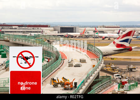 Il lavoro di espansione sul terminale due all aeroporto di Heathrow di Londra, Regno Unito. Foto Stock