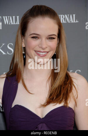 Danielle Panabaker arrivando al signor BROOKS Premiere al Chinese Theatre di Los Angeles. headshot contatto visivo sorriso vestito viola PanabakerDanielle 106 Red Carpet Event, verticale, STATI UNITI D'AMERICA, industria cinematografica, celebrità, fotografia, Bestof, arte cultura e intrattenimento, Topix celebrità moda / Verticale, meglio di, evento nella vita di Hollywood - California, moquette rossa e dietro le quinte, USA, industria cinematografica, celebrità, movie celebrità, personaggi televisivi, musica celebrità, fotografia, Bestof, arte cultura e intrattenimento, Topix, headshot, verticale, una persona, dall'anno , 2007, inchiesta tsuni@ Foto Stock