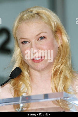 Renee Zellweger ha ricevuto il 2286th stella sulla Hollywood Walk of Fame a Los Angeles. 24 maggio 2005.17 ZellwegerRenee 026 Red Carpet Event, verticale, STATI UNITI D'AMERICA, industria cinematografica, celebrità, fotografia, Bestof, arte cultura e intrattenimento, Topix celebrità moda / Verticale, meglio di, evento nella vita di Hollywood - California, moquette rossa e dietro le quinte, USA, industria cinematografica, celebrità, movie celebrità, personaggi televisivi, musica celebrità, fotografia, Bestof, arte cultura e intrattenimento, Topix, headshot, verticale, una persona, dall'anno , 2005, inchiesta tsuni@Gamma-USA.com Foto Stock