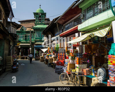 Streetscene a Srinagar, il Campidoglio dello Stato del Kashmir Foto Stock