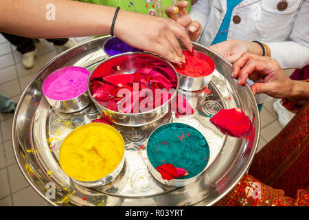 Una celebrazione del Diwali, la festa indù delle luci che segna l'inizio dell'anno fiscale in India. Foto Stock