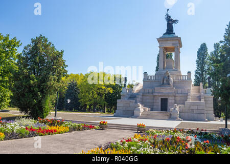 Il cimitero di Kerepesi è il più famoso cimitero di Budapest. Si tratta di uno dei più antichi cimiteri in Ungheria. Foto Stock