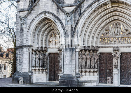 Cork, Irlanda - 12 Novembre 2017: Cattedrale di Saint Fin Barre in sughero, è situato nel centro della città di Cork, Irlanda Foto Stock