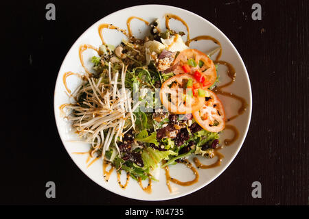 Fresca insalata verde con semi di soia Foto Stock