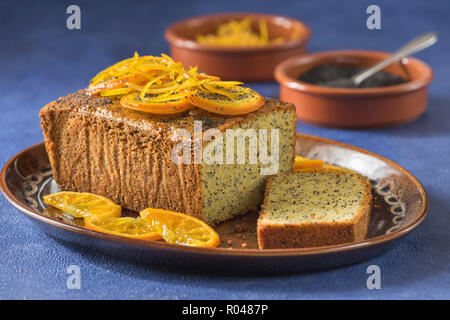 Arancione e semi di papavero torta Foto Stock