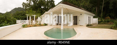 Casa con piscina Foto Stock