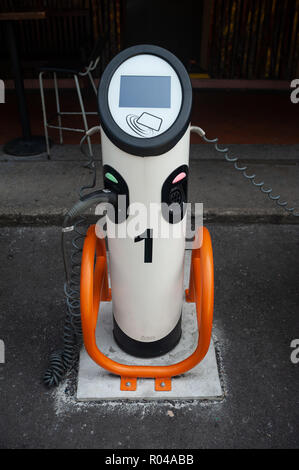 Singapore Repubblica di Singapore, stazione di ricarica per i veicoli elettrici Foto Stock