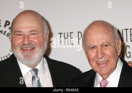 Rob Reiner, Carl Reiner 12/11/08"Paley Centre for Media onori Showtime Networks Inc. e Carl Reiner' @ Hyatt Regency Century Plaza, Century City Foto di Ima Kuroda/HNW / PictureLux (11 dicembre 2008) Riferimento File # 33689 536HNWPLX Foto Stock