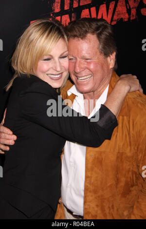 Tatum O'Neal, Ryan O'Neal 03/11/10 "dei Runaways Premiere @ Glossari Affini Dome, Hollywood Foto di Megumi Torii/HNW / PictureLux (11 marzo 2010) Riferimento File # 33689 606HNWPLX Foto Stock