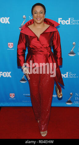 S. Epatha Merkerson arrivando alla trentasettesima annuale immagini NAACP Awards presso lo Shrine Auditorium di Los Angeles. Febbraio 25, 2006.S.Epatha Merkerson Red Carpet Event, verticale, STATI UNITI D'AMERICA, industria cinematografica, celebrità, fotografia, Bestof, arte cultura e intrattenimento, Topix celebrità moda / Verticale, meglio di, evento nella vita di Hollywood - California, moquette rossa e dietro le quinte, USA, industria cinematografica, celebrità, movie celebrità, personaggi televisivi, musica celebrità, fotografia, Bestof, arte cultura e intrattenimento, Topix, verticale, una persona, dall'anno , 2006, inchiesta tsuni@Gamma-USA.com Fas Foto Stock