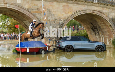 Willa Newton e possibilità osservazione durante il cross country fase del Land Rover Burghley Horse Trials 2018 Foto Stock